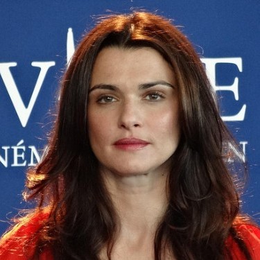 Rachel Weisz, English American immigrant