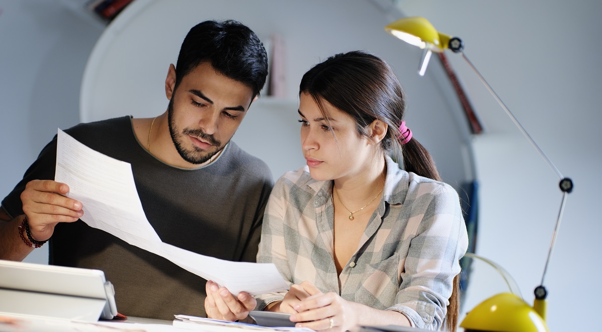 couple filling out Form I-864EZ for green card application