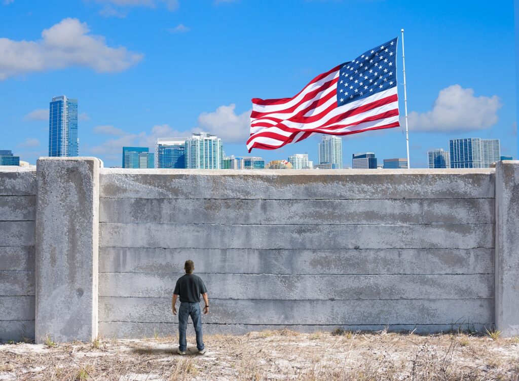 wall separates deported veterans from the US families