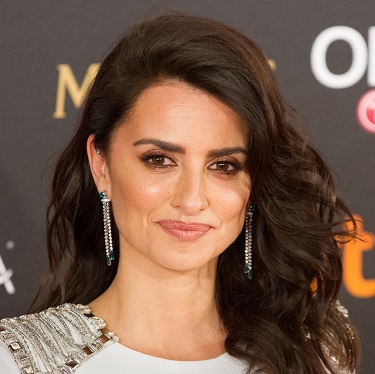 Penelope Cruz, Spanish American immigrant