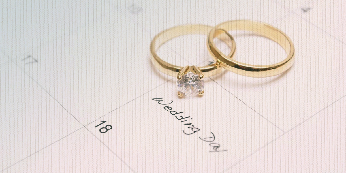  Wedding rings on calendar represent a decision of a fiancé visa vs spouse visa