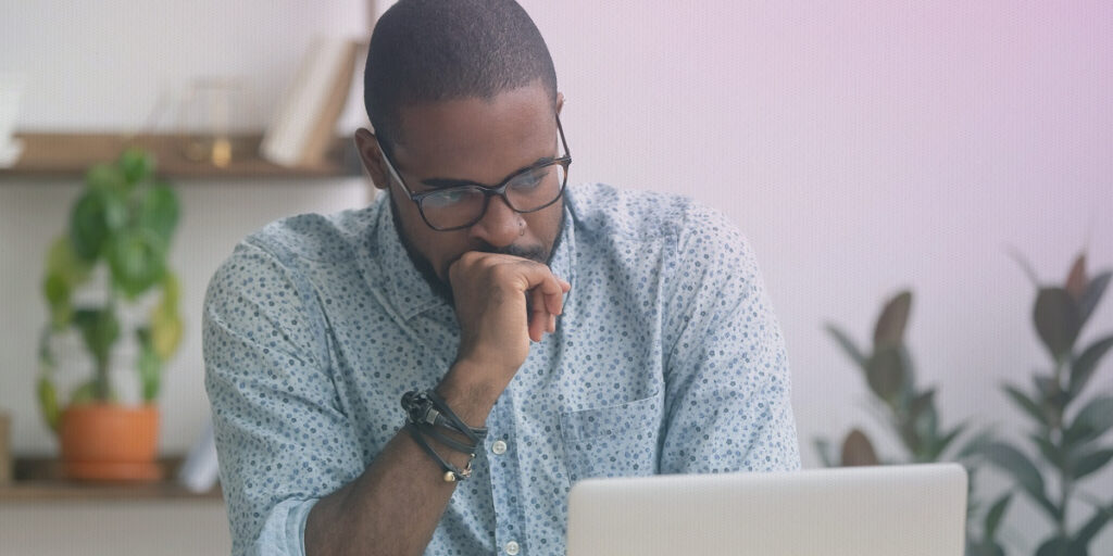 Applicant waits by computer for a U.S visa appointment